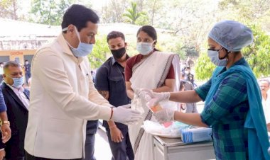 ফাঁচি বজাৰত মুখ্যমন্ত্ৰীৰ চেনিটাইজেশ্যন স্প্ৰে