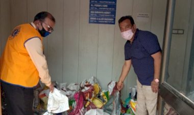 লায়ন্স ক্লাৱ গুৱাহাটীৰ  দৰিদ্ৰ লোকৰ মাজত খাদ্য- সামগ্ৰী বিতৰণ