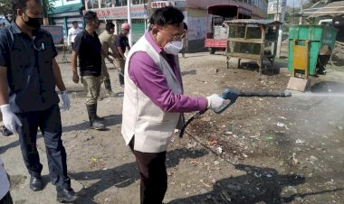 মন্ত্ৰী যোগেনৰ মহন চেণিটাইজ্, খাদ্য সামগ্ৰীৰ বিতৰণ