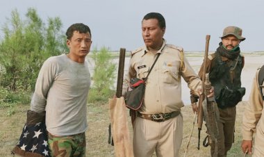 ব্ৰহ্মপুত্ৰৰ কাঠ চাপৰিত ৰাইজৰ হাতত কৰায়ত্ব  চোৰাংচিকাৰী