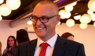 মই মূর্খ’ নিউজিলেণ্ডৰ স্বাস্থ্য মন্ত্রীয়ে কলে