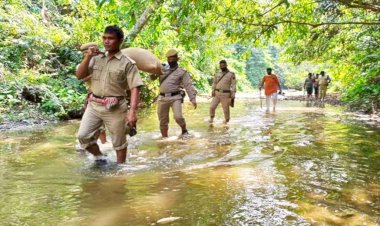 মানুহে মানুহৰ বাবে... আৰ্তজনৰ কাষত  আৰক্ষী