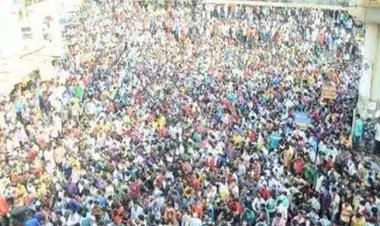 बांद्रा स्टेशन पर उमड़ी हजारों की भीड़