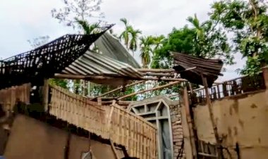 বোকাখাতত প্ৰৱল ধুমুহা বৰষুন : কুৰিটাৰো অধিক বাসগৃহৰ বিস্তৰ ক্ষতি :