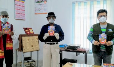 বোকাখাতৰ জেষ্ঠ চিকিৎসকে কৰ'ণাৰ ওপৰত লিখা প্ৰথমখন  অসমীয়া গ্ৰন্থ উন্মোচন :