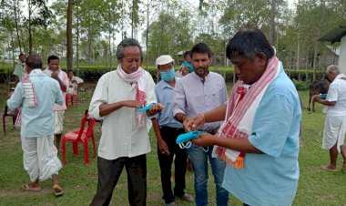 তিমতিমীয়াত ল'কডাউনত অভাৱগ্ৰস্তক খাদ্য সামগ্ৰী প্ৰদান