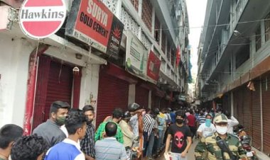 যোৰহাটত গুটখা বিচাৰি ৰাইজৰ দীঘলীয়া শাৰী