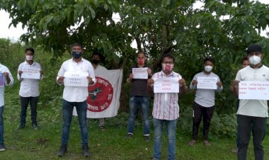 মৰিয়নীৰ গাভৰু পৰ্বত চাহ বাগিচাত গণ প্ৰহাৰত মৃত্যু হোৱা  দেৱাশীষৰ ঘৰত দল সংগঠন প্ৰতিনিধিৰ