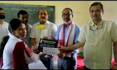 অধ্যাপক শৰৎ মহন্ত সোৱৰণী মেধা বৃত্তি প্ৰদান