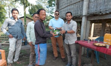 কাজিৰঙা ৰাষ্ট্ৰীয় উদ্যানৰ কাষৰীয় ধানবাৰী চাৰ' গাওঁত কৃষকৰ মাজত আৰণ্যকৰ লাইট বিতৰণ  :