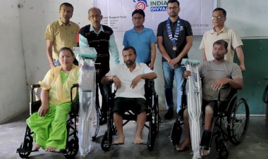 বোকাখাতৰ উজনি অসম বিকলাংগ কেন্দ্ৰলৈ ৰাউণ্ড টেবুল ইণ্ডিয়াৰ হুইল চেয়াৰ প্ৰদান  :