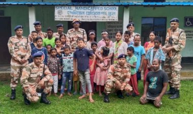 দীপাৱলীৰ দিনা বোকাখাতৰ উজনি অসম বিকলাংগ কেন্দ্ৰৰ দিব্যাংগ ছাত্ৰ ছাত্ৰীৰ মাজত ইন্দো তিৰ্ব্বতীয়ান বৰ্ডাৰ পুলিচৰ মিঠাই বিতৰন  :