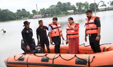 বোকাখাত মহকুমাৰ ৩১ খন গাওঁ প্লাবিত : ৯৫ হেক্টৰ কৃষি ভুমিৰ ক্ষতি : পৰিস্থিতি বুজ লবলৈ বানাক্ৰান্ত অঞ্চল পৰিদৰ্শন মন্ত্ৰী অতুল বৰাৰ :