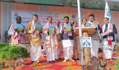 বোকাখাতৰ খেল পথাৰত শ্ৰীমন্ত শঙ্কৰদেৱ সঙ্ঘৰ বার্ষিক কেন্দ্রীয় ক্রীড়া সমাৰোহৰ শুভাৰম্ভ : স্মৃতিগ্ৰন্থ উন্মোচন  :