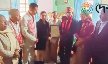 আলোকপ্ৰভঞ্জন ৱেলফেয়াৰ চচাইটিৰ উদ্যোগত বোকাখাতত বিশিষ্ট কবি-লেখিকা-শিক্ষাবিদ নিজৰা বৰঠাকুৰক সম্বৰ্ধনা :