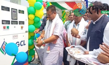 কাজিৰঙাত অসম গেছ কোম্পানীৰ প্ৰথমটো প্ৰাকৃতি গেছ ইন্ধন কেন্দ্ৰ উদ্বোধন  :  অনুষ্ঠানত অসম গেছ কোম্পানীৰ অধ্যক্ষ তথা শদিয়াৰ বিধায়ক বলীন চতিয়া আৰু পৰিচালন সঞ্চালক গকুল চন্দ্ৰ স্বৰ্গীয়াৰী  :