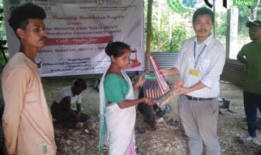 কাজিৰঙা ৰাষ্ট্ৰীয় উদ্যানৰ উদ্যোগত আৰু ভাৰতীয় হস্তশিল্প অভিযানৰ অধীনত বোকাখাতৰ ৰজাবাৰীত হস্তশিল্প প্ৰশিক্ষণ ⦂ প্ৰশিক্ষাৰ্থীক বিনামুলীয়া সঁজুলি প্ৰদান  ⦂
