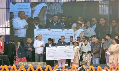 বোকাখাতত মহিলা উদ্যমিতা অভিযান আঁচনিৰ চেক বিতৰন ড০ হিমন্ত বিশ্ব শৰ্মাৰ : মঞ্চৰ পৰাই চুইচ টিপি আভাসীয় ভাৱে ২২ টা অভিলাষী প্ৰকল্পৰ উদ্বোধনী :