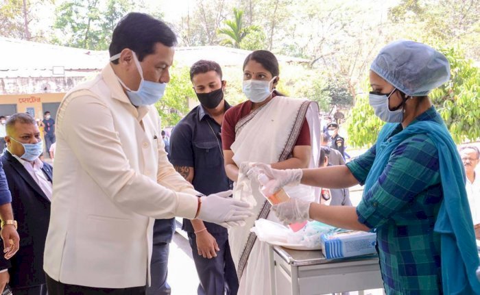 ফাঁচি বজাৰত মুখ্যমন্ত্ৰীৰ চেনিটাইজেশ্যন স্প্ৰে