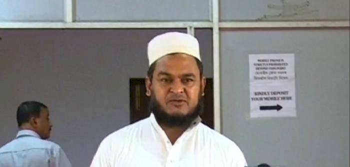 নিকৃষ্ট ৰাজনীতিৰে সাম্প্ৰদায়িক উচতনি দিয়া বিধায়ক আমিনুল ইছলামক গ্ৰেপ্তাৰ
