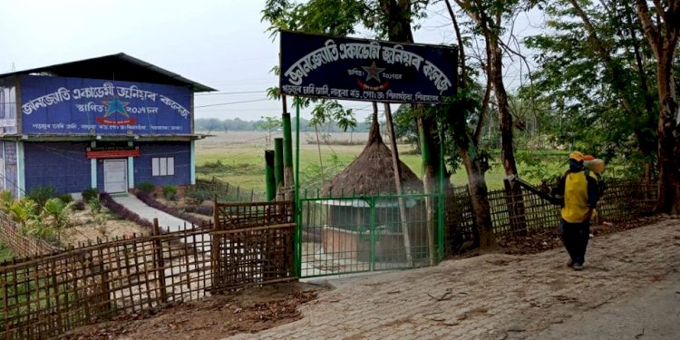 দুৰ্যোগৰ এই কঠিন সময়ত নিজ দায়িত্ব পালন সদৌ অসম ছাত্ৰ সন্থা ৰ কৰ্মীৰ