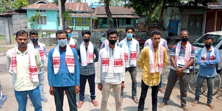 ৰঙিয়াত ১৮জন হকাৰক সম্বর্ধনা
