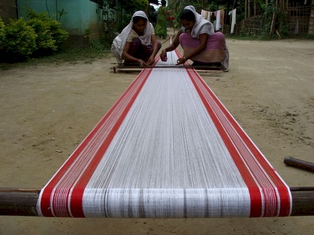বিপদত ৰাজ্যৰ ১২ লক্ষাধিক শিপিনী