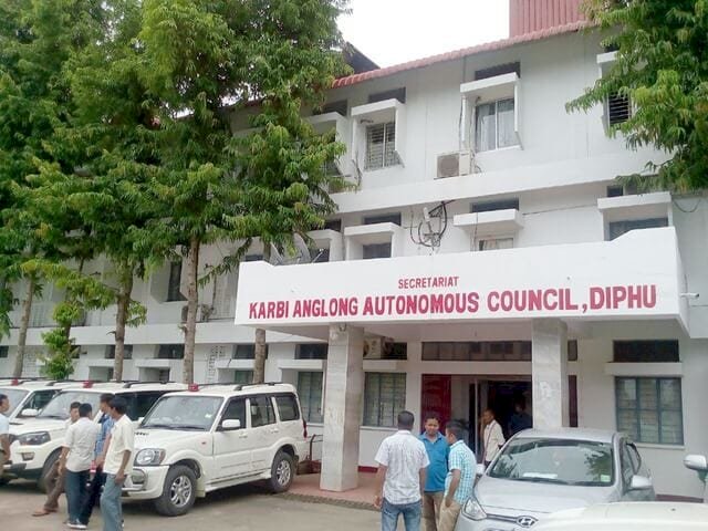 কার্বি আংলঙত লকডাউন অমান্য