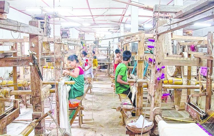 ৫০ লাখ মাস্ক প্ৰস্তুত কৰিব খাদী আৰু গ্ৰাম্য বিভাগে