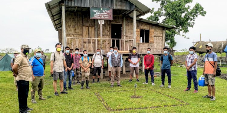 ব্ৰহ্মপুত্ৰৰ ভক্তে চাপৰিত পশু চিকিৎসা বিভাগৰ সহযোগত কাজিৰঙা ৰাষ্ট্ৰীয় উদ্যান কৰ্তৃপক্ষৰ  গৰু  ম'হৰ প্ৰতিষেধক প্ৰদান :