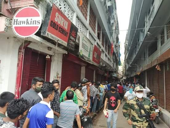 যোৰহাটত গুটখা বিচাৰি ৰাইজৰ দীঘলীয়া শাৰী
