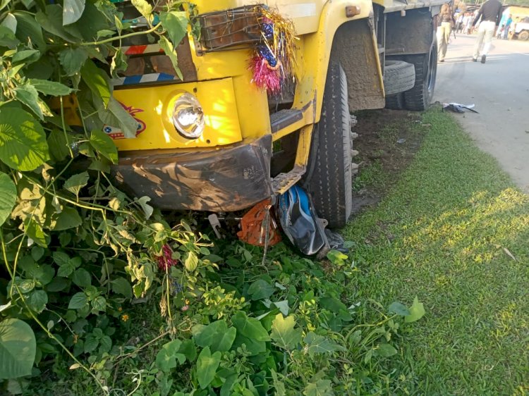 লেখাপানীৰ টিৰাপত ভয়ংকৰ পথ দুৰ্ঘটনা। তীব্ৰ বেগী ডাম্পাৰৰ খুন্দাত নিহত বাইক আৰোহি