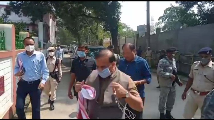 ধুবুৰী উপায়ুক্তৰ কাৰ্যালয়ত মন্ত্ৰী ড° হিমন্ত বিশ্ব শৰ্মা