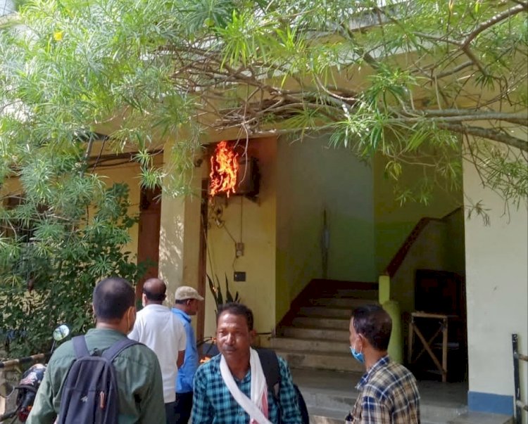 যোৰহাটৰ কোষাগাৰত অগ্নি কাণ্ডৰ ঘটনা। কথমপি ৰক্ষা পৰিল বিপদৰ পৰা |