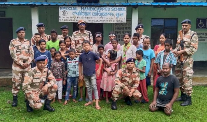 দীপাৱলীৰ দিনা বোকাখাতৰ উজনি অসম বিকলাংগ কেন্দ্ৰৰ দিব্যাংগ ছাত্ৰ ছাত্ৰীৰ মাজত ইন্দো তিৰ্ব্বতীয়ান বৰ্ডাৰ পুলিচৰ মিঠাই বিতৰন :