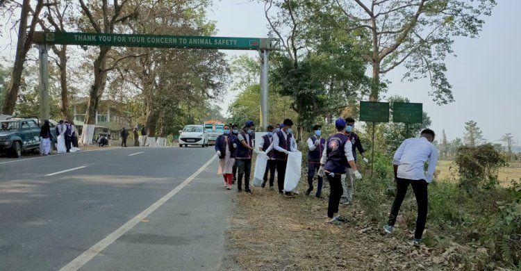 কাজিৰঙাৰ এনিমেল কৰিডৰত বোকাখাতৰ জে ডি এছ জি মহাবিদ্যালয় আৰু খুমটাইৰ জয়া গগৈ মহাবিদ্যালয়ৰ ছাত্ৰী ছাত্ৰীৰ আৱৰ্জনা পৰিস্কাৰ অভিযান  :