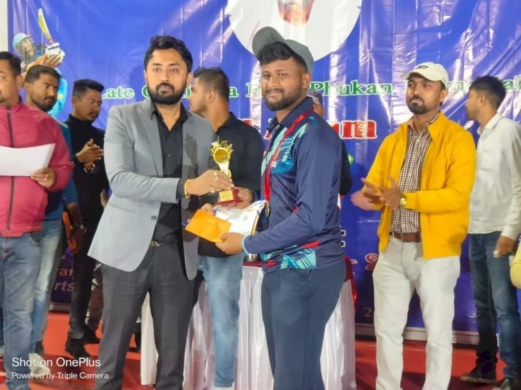 বোকাখাতত প্ৰয়াত গুনীন্দ্ৰ নাথ সোঁৱৰণী সদৌ অসম ভিত্তিত টি-২০ ক্ৰিকেট প্ৰতিযোগিতা  : বোকাখাত চেলেঞ্জাৰ ক্লাৱ আৰু যোৰহাট টাইটানৰ মাজত চূড়ান্ত প্ৰতিযোগিতা  :  টাইটান চেম্পিয়ন  :