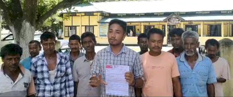 কৃষি মন্ত্ৰী অতুল বৰাৰ বোকাখাত সমষ্টিত বানপীড়িত কৃষকৰ গো-বাটত চাহ বাগান কৰ্তৃপক্ষৰ কাঁটা তাঁৰৰ বেৰা :  তীব্ৰ উত্তেজনা :  সমস্যা সমাধানৰ দাবীত জীপাল কৃষক শ্ৰমিক সংঘৰ স্মাৰক পত্ৰ প্ৰদান  :