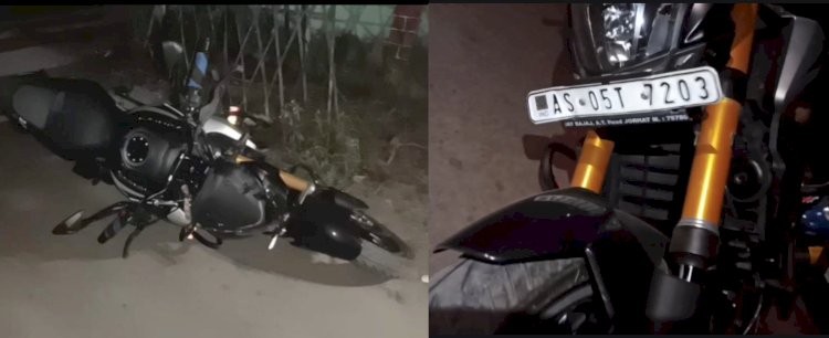 বোকাখাতত শিক্ষকক গুলীয়াই মটৰচাইকেল লৈ যোৱা ঘটনাৰ পিচত বোকাখাত আৰক্ষীৰ অভিযান : শিক্ষক উদয় চাংমাইৰ মটৰ চাইকেলৰ লগতে দুৰ্বৃত্তই ব্যৱহাৰ কৰা এখন মটৰচাইকেল আৰু এজনক আটক :