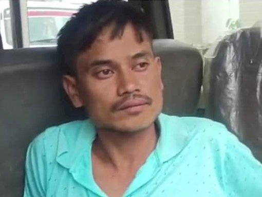 বোকাখাতৰ লতাবাৰীত শিক্ষক গুলীয়াই মটৰচাইকেল কাঢ়ি নিয়াৰ ঘটনাৰ নতুন মূৰ : এজনক কৰায়ত্ব : আৰক্ষীৰ গুলীত আহত অভিযুক্ত :