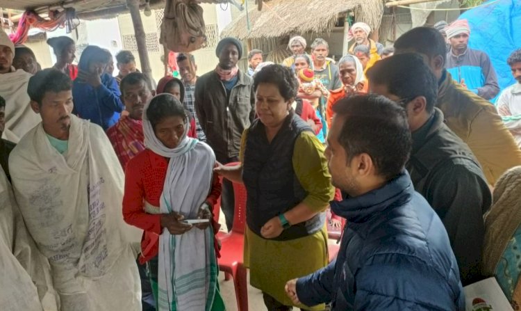 হাতীৰ আক্ৰমনত নিহত বোকাখাতৰ কান্ধুলিমাৰী গাওঁৰ বগাই ওৰাংৰ পৰিয়াললৈ বন বিভাগৰ আৰ্থিক সাহাৰ্য : চাৰি লাখ টকাৰ চেক প্ৰদান :
