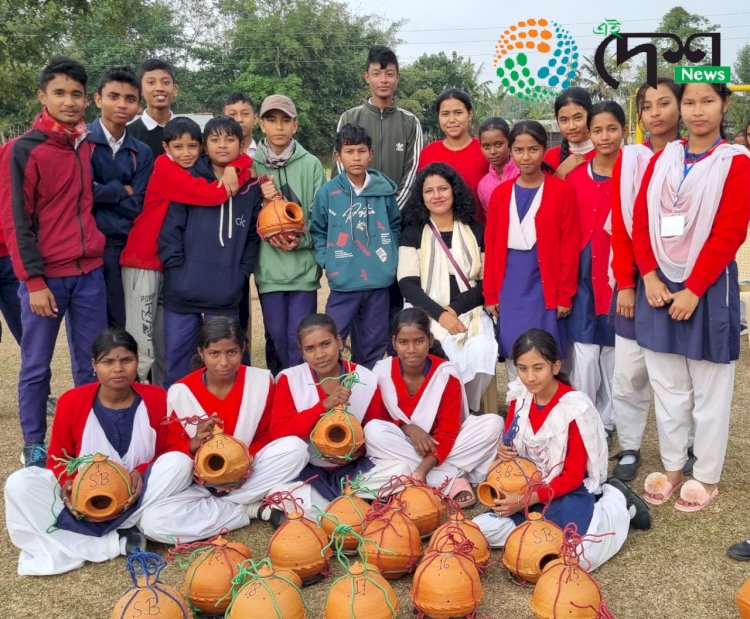 গিৰিমল্লিকা শইকীয়াইৰ নেতৃত্বত চৰাই বান্ধৱ নামৰ গোটৰ উদ্যোগত বনগাওঁৰ চ'লা উচ্চ মাধ্যমিক বিদ্যালয়ত চৰাইৰ বাবে কৃত্ৰিম বাহ সংস্থাপন :
