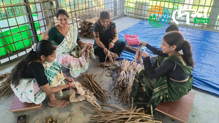কাজিৰঙাৰ অগৰাতলীত মেটেকাৰ আঁহৰ কাপোৰ আৰু কাগজ নিৰ্মানৰ প্ৰশিক্ষণ : উপকৃত হৈছে স্থানীয় যুৱক যুৱতী  :